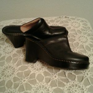 Born Clogs- black leather size 7